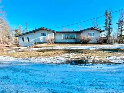 Beautifully Updated Rancher Bungalow on 8.78 Acres!