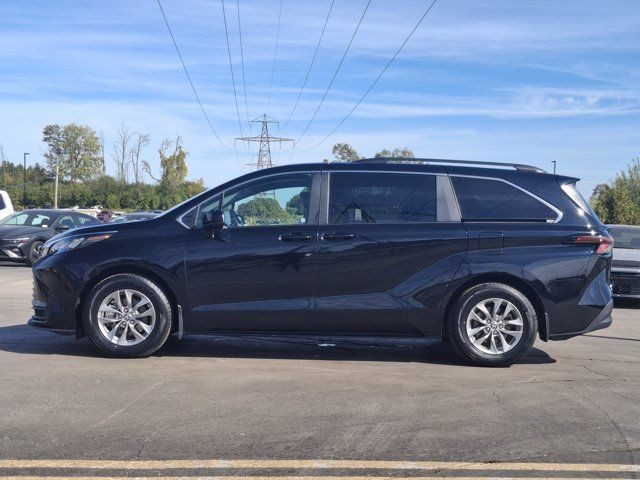 2024 Toyota Sienna LE | Radar Cruise | Power Sliding Doors in Cars & Trucks in Guelph - Image 2