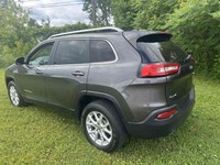 ALL TRADES WELCOME!! OPERATING BY APPOINTMENT Gorgeous 2015 Jeep Cherokee 4x4!!! Extra clean inside... (image 4)
