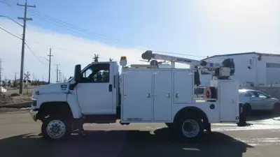 2008 GMC C5500 SERVICE TRUCK - V8 6.6 L Diesel Engine - Exhaust Brake - Automatic Transmission - Wes...