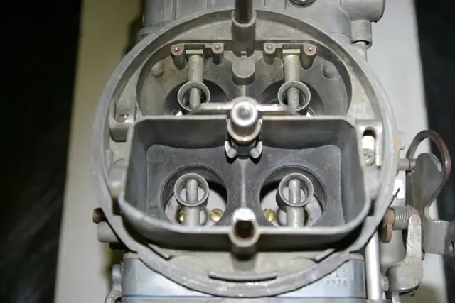 HOLLEY CARB & INTAKE MANIFOLD EDELBROCK PERFORMANCE in Auto Body Parts in Edmonton - Image 8