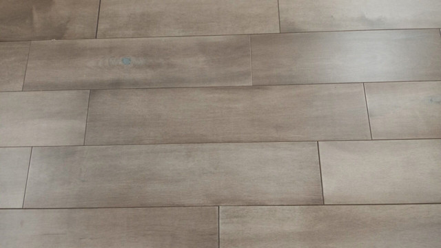6 3/4" Maple Engineered Hardwood Flooring - Desert Grey dans Planchers et murs  à Ouest de l’Île - Image 3