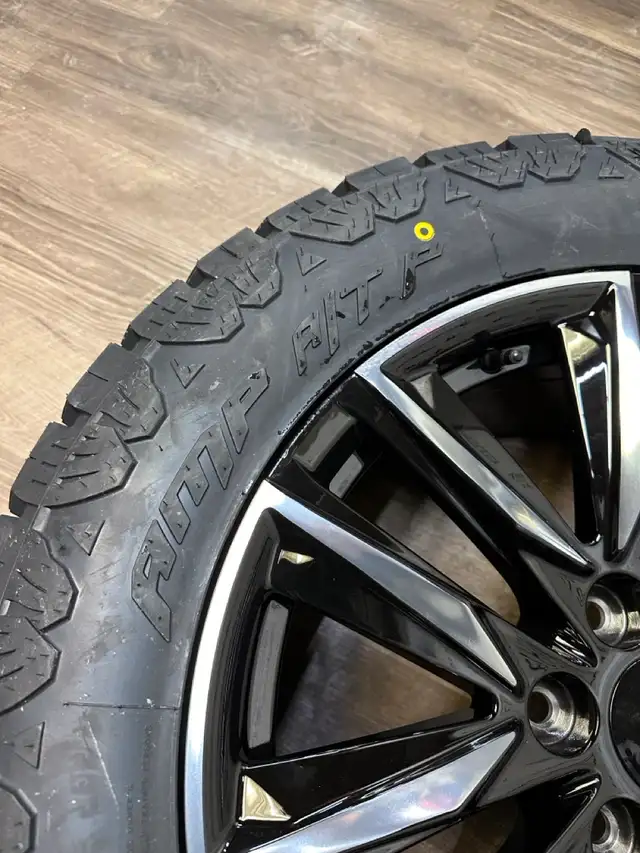 275/60/20 tires Rims 6x139.7 GMC Chevy 1500 in Tires & Rims in Saskatoon - Image 4