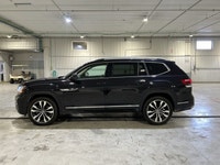 // ACCIDENT FREE!! // This 2022 Volkswagen Atlas Execline 4MOTION is a full-size SUV built for busy... (image 9)