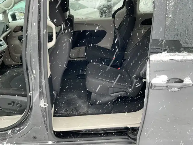 2023 Chrysler Grand Caravan SXT in Cars & Trucks in Ottawa - Image 12