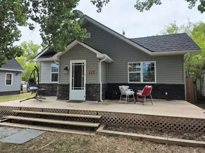 Charming Restored 4-Season Cabin – Move-In Ready with Extras! Welcome to this beautifully renovated...