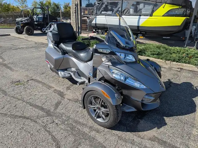 2012 Can-Am SPYDER RT-S SE5 990 in Street, Cruisers & Choppers in Sarnia - Image 3