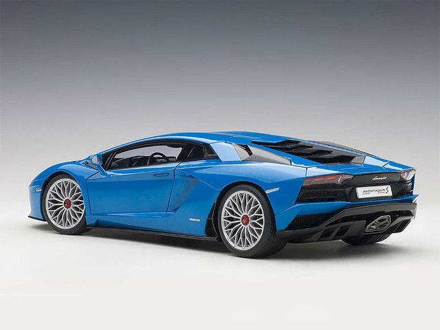 LAMBORGHINI AVENTADOR S BABY BLUE 1:18 SCALE BY AUTOART MODELS in Arts & Collectibles in City of Toronto - Image 3