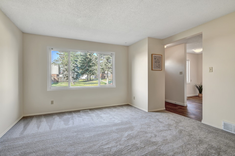 Bright, Spacious 3 BED x 1.5 BATH Townhome 4