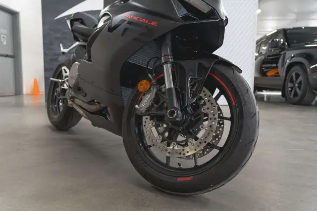 2025 Ducati Panigale V2 *BAS KMs!*5533992136638566428