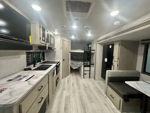 2025 East To West 2475BH in Travel Trailers & Campers in Winnipeg - Image 12