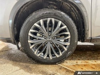 This Nissan Rogue delivers a Intercooled Turbo Regular Unleaded I-3 1.5 L/91 engine powering this Va... (image 8)