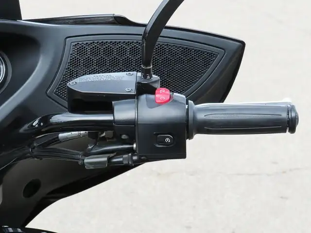 2014 Victory Motorcycles Cross Country 8-Ball Gloss Black in Street, Cruisers & Choppers in Cambridge - Image 15