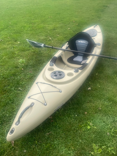 Strider 10' sitin kayak free paddle removable fishing rod holder in Canoes, Kayaks & Paddles in Windsor Region - Image 3