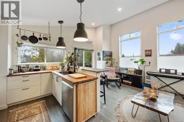 3328 Third St Cumberland, British Columbia in Houses for Sale in Comox / Courtenay / Cumberland - Image 7