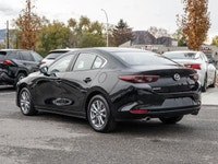 No Accidents - Keyless Ignition - Blindspot Monitoring - Backup Camera - Heated Front Seats The 2019... (image 6)