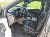 2017 dodge grand caravan sxt plus cuir mags 2 chauffage cruise 4 vitres électriques propre roule bie... (image 8)