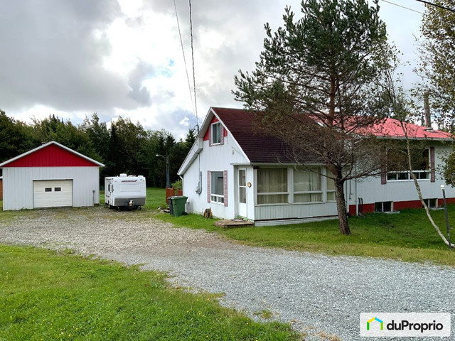 209 000$ - Maison à un étage et demi à Saints-Martyrs-Canadiens dans Maisons à vendre  à Victoriaville