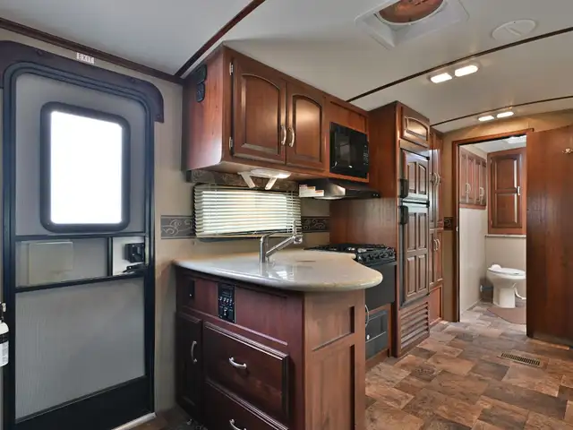 2014 Outback 300RB in Travel Trailers & Campers in St. Albert - Image 11