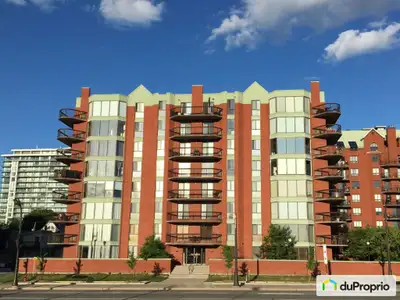 Traduction automatique Bienvenue dans ce magnifique condo au dernier étage du 8e étage, parfaitement...