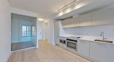 Price: $989,000 / $3,752/mo Glamorous & Convenient Downtown Living At the Luxurious "Gloucester On Y...