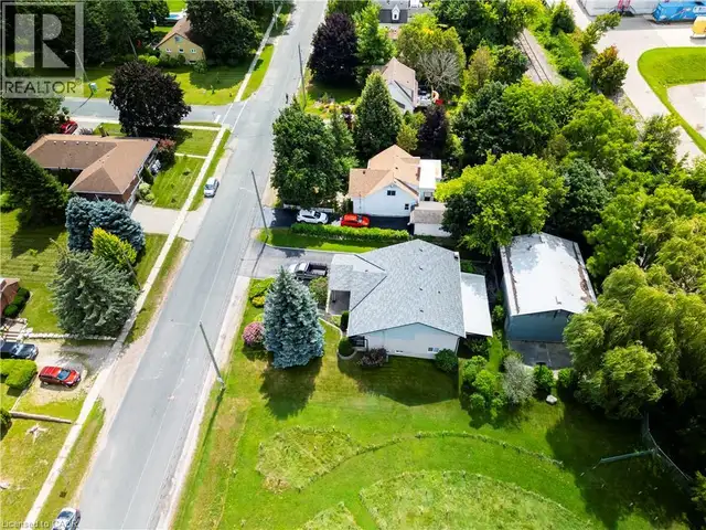 108 QUEENSWAY Drive St. Jacobs, Ontario in Houses for Sale in Kitchener / Waterloo - Image 3