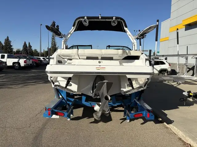 2017 Monterey 238 SS SURF in Powerboats & Motorboats in Saskatoon - Image 7