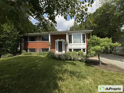 Joli Bungalow à vendre entretenu avec soin, situé dans un emplacement de choix à Laval Sainte-Doroth...