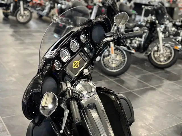 2014 Harley-Davidson Electra Glide Ultra Limited in Street, Cruisers & Choppers in Sudbury - Image 11