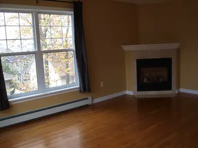 4-bed plus 1 den, 3.5-bath detached house, Sep 1.