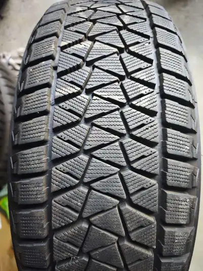 WINTER FOUR 95% NEW BRIDGESTONE 235/55R20 102T BLIZZAK DM V2 Installation and Balancing Included Loo...