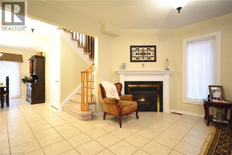 2131 STILLMEADOW Road Oakville, Ontario 4