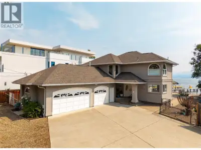 An Exceptionally Rare Waterfront Opportunity in Green Bay Discover an extraordinary opportunity to o...