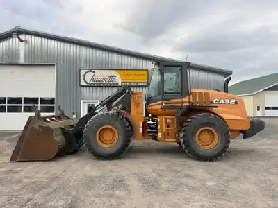 Loader 4x4 Automatique Cabine Godet attache rapide Style ISO/Volvo Sortie Auxiliaire Bons Pneus Tres...