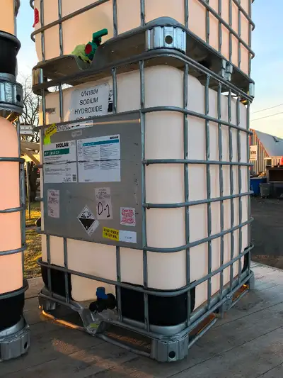 Réservoir 1200 litres. Non-alimentaire. 40"x 48"x 54" de hauteur. Plusieurs en inventaire. Réservoir...