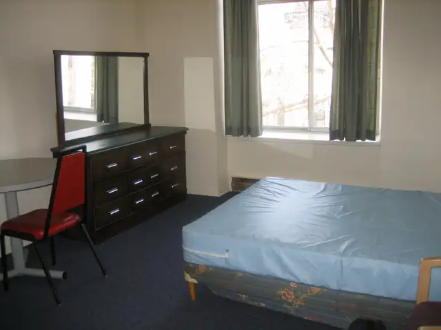 Chambre à louer, métro Atwater in Room Rentals & Roommates in City of Montréal - Image 9