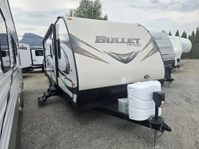 2015 Keystone RV Bullet 272BHS Easy to tow with the new more fuel efficient crossovers, cars and tru...