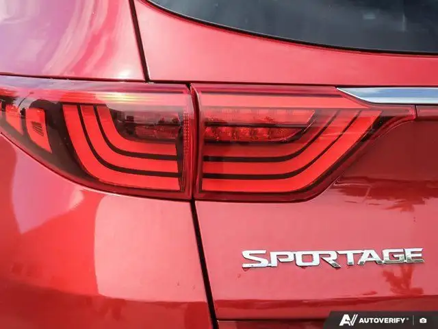 2020 Kia Sportage EX AWD | Apple CarPlay | Blind Spot in Cars & Trucks in London - Image 16
