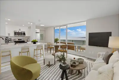 1 Bed, 1 Bath, Spacious and Recently Renovated Kitchen, Spectacular Location with CN Tower views, Un...