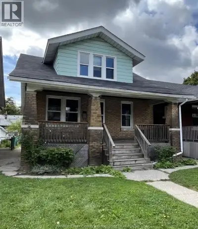 Spacious 7-bedroom, 2.5-bathroom home just minutes from the University! Featuring two full kitchens...