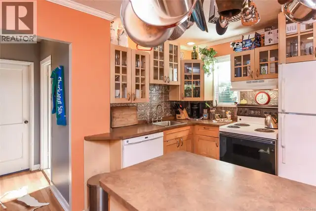 2767 Ulverston Ave Cumberland, British Columbia in Houses for Sale in Comox / Courtenay / Cumberland - Image 16