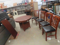 Modern Round Table 30" t x 42" w plus (1) 18" Leaf & 4 Chairs
