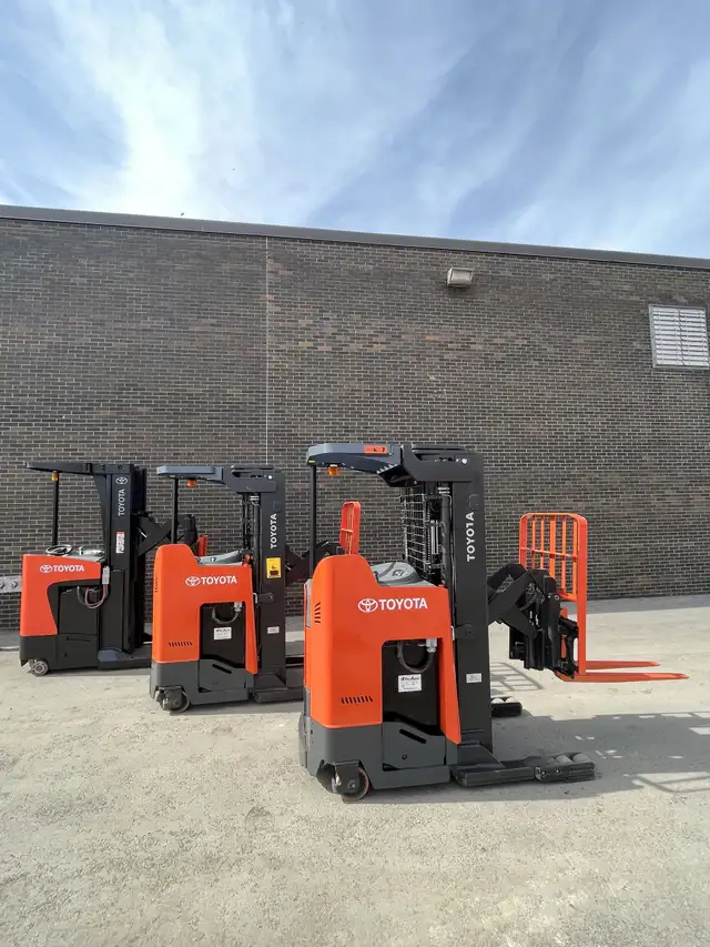 2017 Toyota Reach Forklift w 3500lbs cap Certified with charger in Heavy Equipment in Mississauga / Peel Region - Image 2
