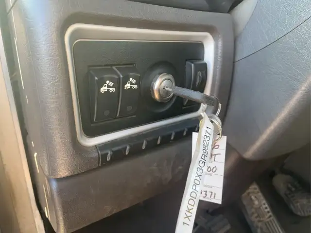 2016 Kenworth T800 in Heavy Trucks in Calgary - Image 13