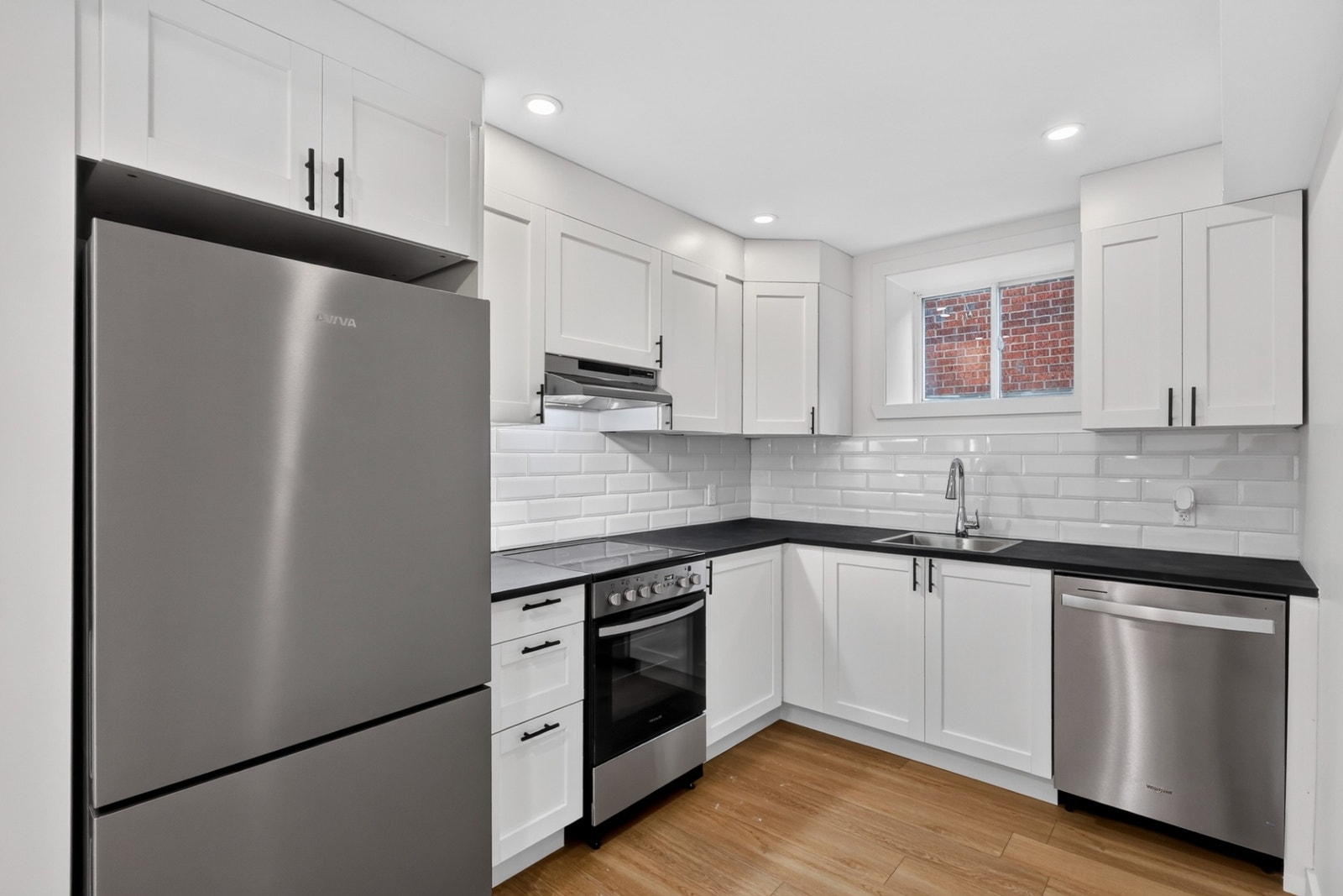 44 8e Avenue — photo 1