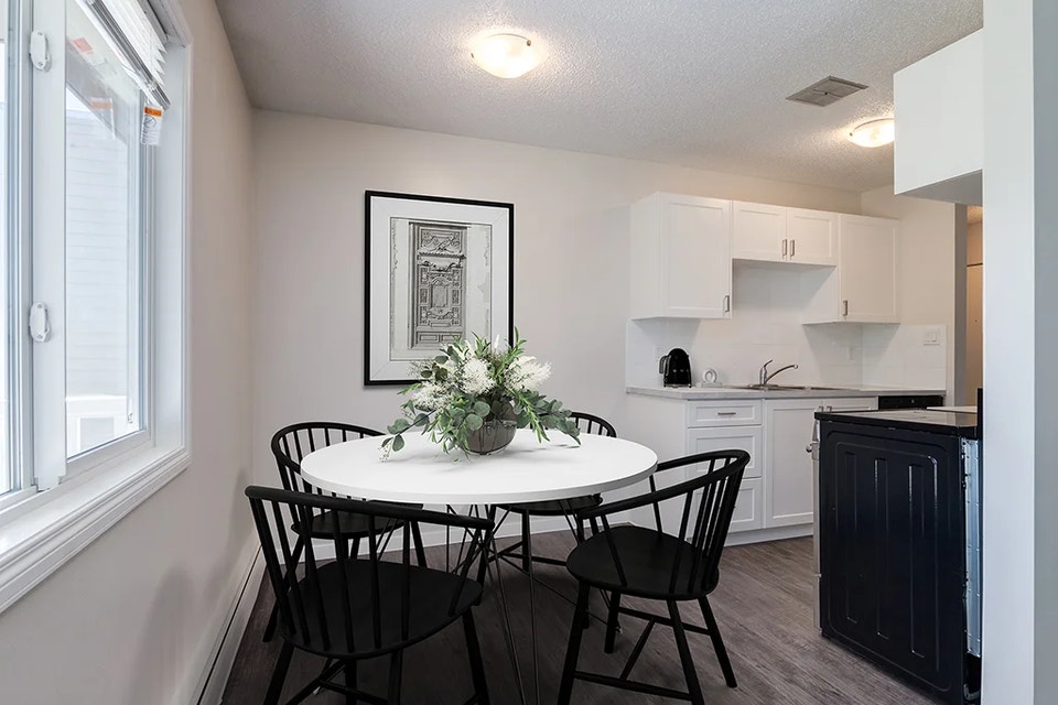 Affordable Apartments for Rent - Berkeley Square - Apartment for 3