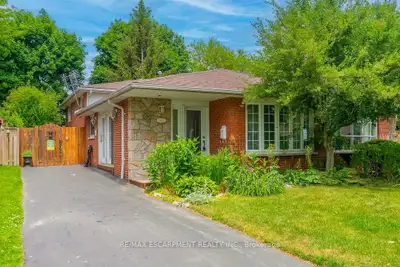 Price: $799,000 / $3,031/mo Charming Semi-Detached Home in Clarkson Village! Opportunity awaits at t...