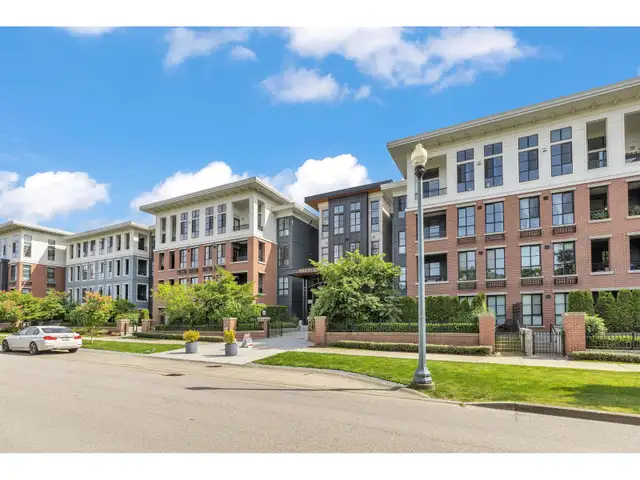 210 15138 34 AVENUE Surrey, British Columbia62864381461890121