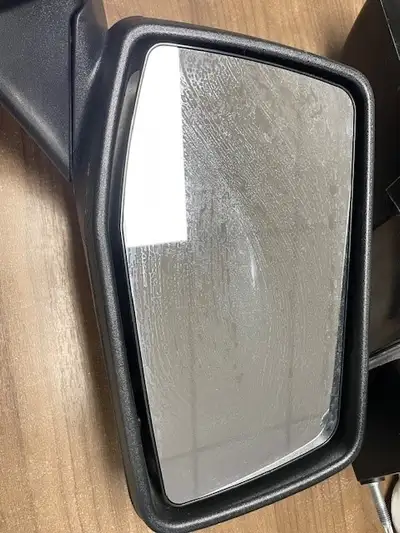 New take off GMC/Chevrolet manual folding mirrors. Left and Right side Fits 2020 - 2025 GMC/Chevrole...