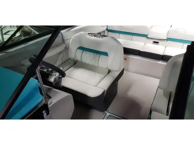 2023 Regal REGAL LS2 2023 in Powerboats & Motorboats in Québec City - Image 8